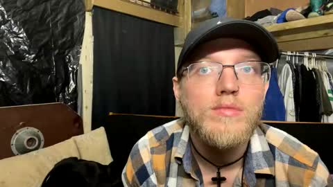 Snapshot of dilf_96 chatting on 02/18/26, 12:17 Daddy online show from 02/18/26, 12:17