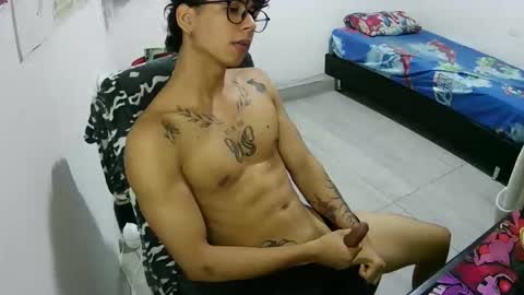 Snapshot of dillom420 chatting on 12/15/25, 10:03 dillom420 online show from 12/15/25, 10:03