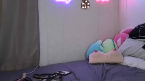 Snapshot of dimepiecexxx chatting on 09/17/25, 12:34 Sofie online show from 09/17/25, 12:34