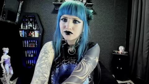 Snapshot of dimmuanddarkness chatting on 01/15/25, 11:21 dimmuanddarkness online show from 01/15/25, 11:21
