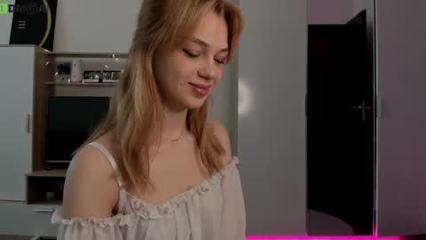 Snapshot of din_star chatting on 02/27/26, 08:36 Dina online show from 02/27/26, 08:36