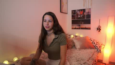 Snapshot of dina_caguimbal chatting on 03/08/26, 12:42 Dina online show from 03/08/26, 12:42