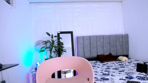 DINA online show from 09/19/25, 10:10