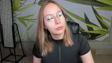 Snapshot of dina_sunshine chatting on 03/16/26, 12:53 Dina online show from 03/16/26, 12:53