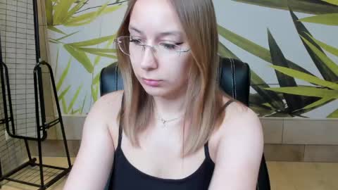 Snapshot of dina_sunshine chatting on 05/28/26, 12:24 Dina online show from 05/28/26, 12:24