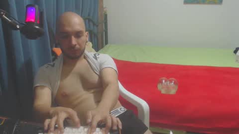 Snapshot of dinchtcams chatting on 12/12/24, 06:47 Dincht online show from 12/12/24, 06:47
