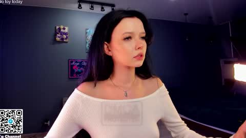 Snapshot of dindin_ chatting on 09/24/25, 11:57 Jessie online show from 09/24/25, 11:57