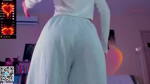 Snapshot of dindin_ chatting on 12/02/25, 08:30 Jessie online show from 12/02/25, 08:30