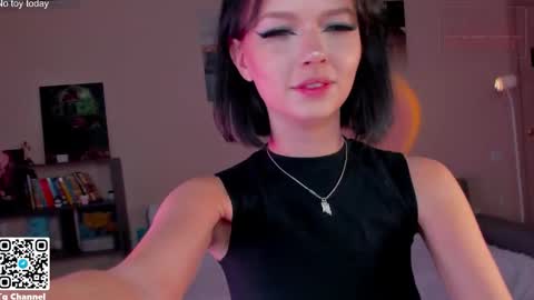 Snapshot of dindin_ chatting on 12/19/25, 01:51 Jessie online show from 12/19/25, 01:51