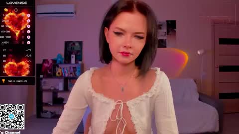 Snapshot of dindin_ chatting on 02/01/26, 11:31 Jessie online show from 02/01/26, 11:31