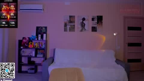 Snapshot of dindin_ chatting on 02/24/26, 11:52 Jessie online show from 02/24/26, 11:52