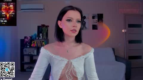 Snapshot of dindin_ chatting on 03/13/26, 11:39 Jessie online show from 03/13/26, 11:39