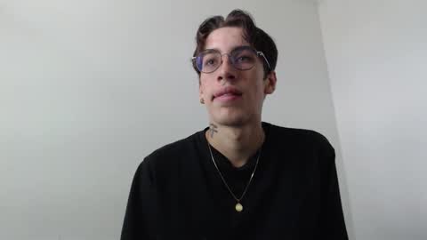 Snapshot of dio_star chatting on 11/13/25, 02:05 Dio online show from 11/13/25, 02:05