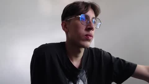 Snapshot of dio_star chatting on 11/22/25, 03:44 Dio online show from 11/22/25, 03:44