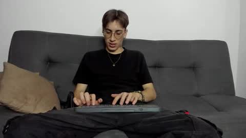 Snapshot of dio_star chatting on 11/29/25, 01:25 Dio online show from 11/29/25, 01:25