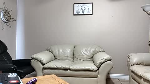 Snapshot of dipstik11 chatting on 09/17/25, 10:22 DIPSTIK online show from 09/17/25, 10:22