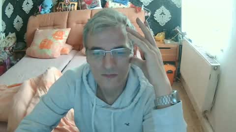 Snapshot of dirk6873 chatting on 01/04/25, 09:32 Adam Carla online show from 01/04/25, 09:32