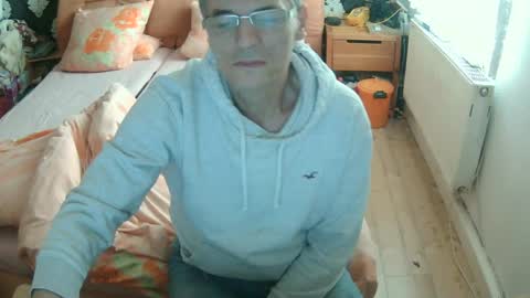 Snapshot of dirk6873 chatting on 01/04/25, 12:38 Adam Carla online show from 01/04/25, 12:38