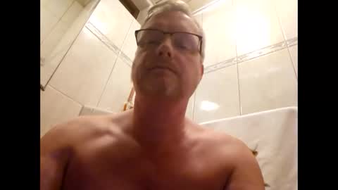 dirkkie1975 online show from 04/15/26, 10:21