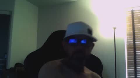 Snapshot of dirtrider15 chatting on 04/17/26, 07:17 dirtrider15 online show from 04/17/26, 07:17
