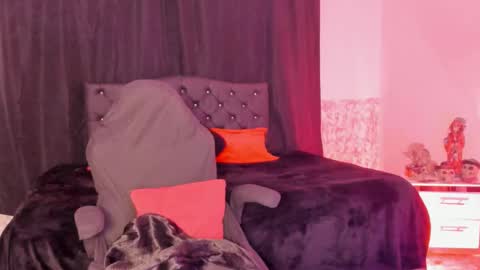 Snapshot of dirty_foxy69 chatting on 02/08/26, 02:04 Violet online show from 02/08/26, 02:04