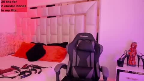 Snapshot of dirty_foxy69 chatting on 03/21/26, 08:30 Violet online show from 03/21/26, 08:30