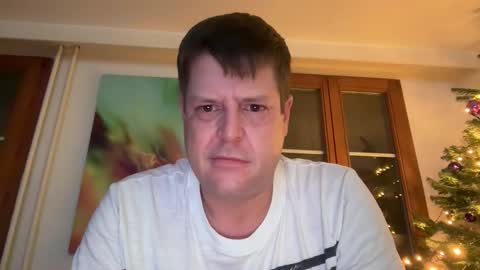 Snapshot of dirtybastard81 chatting on 12/19/25, 04:30 Jan online show from 12/19/25, 04:30