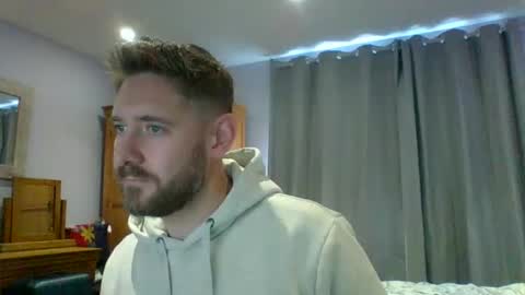 Snapshot of dirtylondon729 chatting on 10/29/25, 11:23 Exhibitionist Ben online show from 10/29/25, 11:23