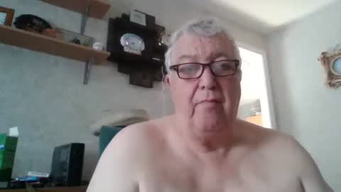 Snapshot of dirtyoldscot1960 chatting on 06/20/26, 12:19 Fergus online show from 06/20/26, 12:19