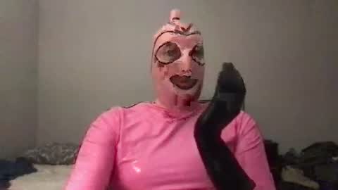 Snapshot of dirtyrubbertoy chatting on 06/15/26, 04:04 dirtyrubbertoy online show from 06/15/26, 04:04