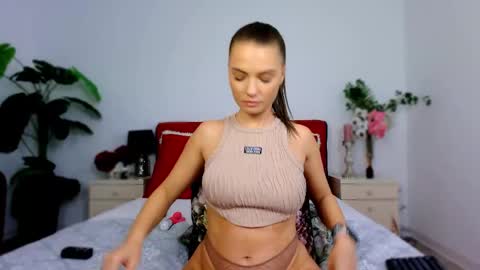 Chloe online show from 11/05/25, 10:15