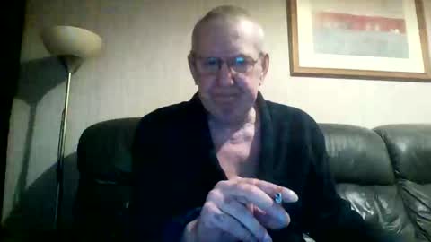 Snapshot of discovery63 chatting on 12/18/24, 04:39 discovery63 online show from 12/18/24, 04:39