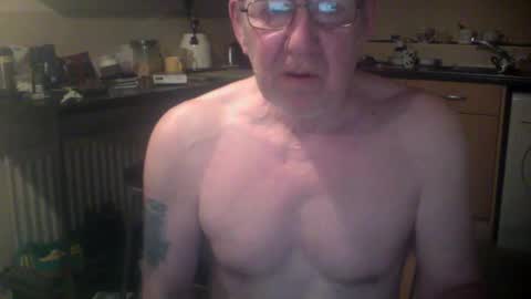 Snapshot of discovery63 chatting on 12/22/24, 05:10 discovery63 online show from 12/22/24, 05:10