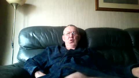 Snapshot of discovery63 chatting on 12/29/24, 02:10 discovery63 online show from 12/29/24, 02:10