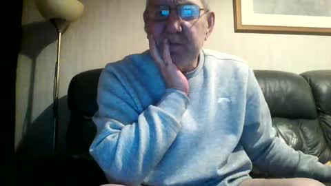 Snapshot of discovery63 chatting on 12/29/24, 05:12 discovery63 online show from 12/29/24, 05:12