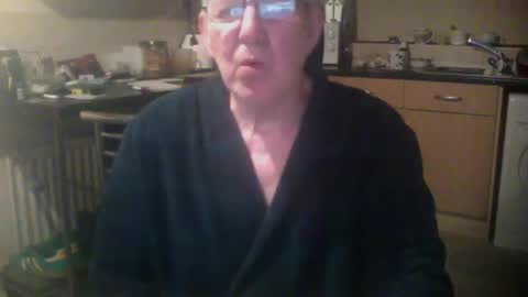 Snapshot of discovery63 chatting on 01/12/25, 08:14 discovery63 online show from 01/12/25, 08:14