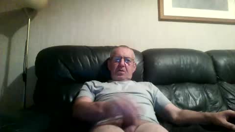 Snapshot of discovery63 chatting on 10/11/25, 07:01 discovery63 online show from 10/11/25, 07:01