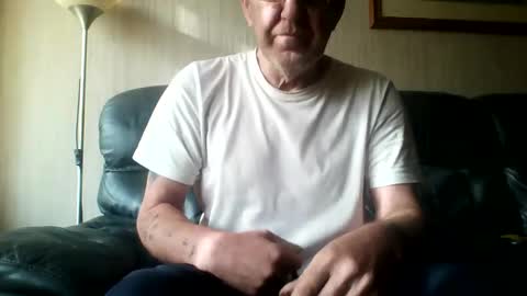 Snapshot of discovery63 chatting on 10/19/25, 10:49 discovery63 online show from 10/19/25, 10:49