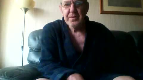 Snapshot of discovery63 chatting on 11/16/25, 11:38 discovery63 online show from 11/16/25, 11:38