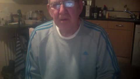 Snapshot of discovery63 chatting on 11/19/25, 07:03 discovery63 online show from 11/19/25, 07:03