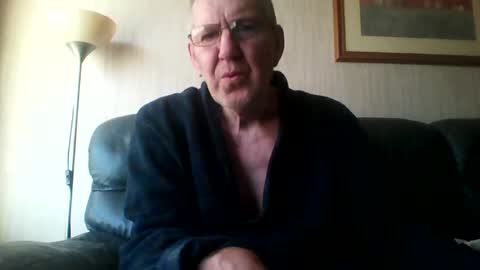 Snapshot of discovery63 chatting on 11/21/25, 01:21 discovery63 online show from 11/21/25, 01:21