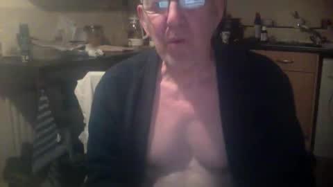 Snapshot of discovery63 chatting on 11/29/25, 04:32 discovery63 online show from 11/29/25, 04:32