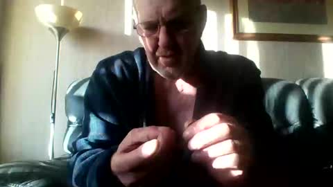 Snapshot of discovery63 chatting on 12/02/25, 09:58 discovery63 online show from 12/02/25, 09:58