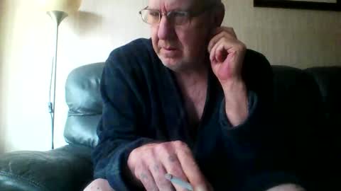 Snapshot of discovery63 chatting on 02/12/26, 10:32 discovery63 online show from 02/12/26, 10:32