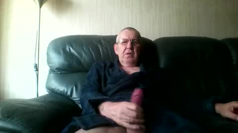 Snapshot of discovery63 chatting on 03/04/26, 10:32 discovery63 online show from 03/04/26, 10:32