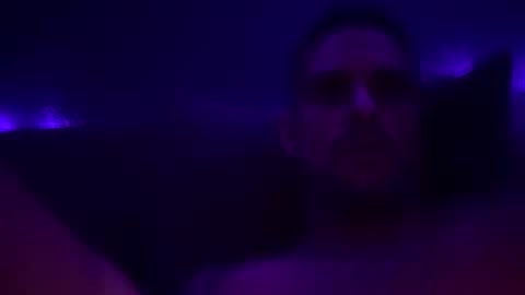Snapshot of discreetdaddy333 chatting on 10/26/25, 01:06 discreetdaddy333 online show from 10/26/25, 01:06