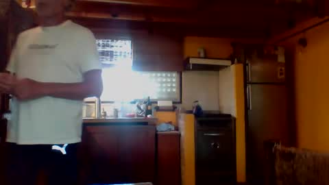 Snapshot of discretopasivo chatting on 11/30/25, 01:59 discretopasivo online show from 11/30/25, 01:59