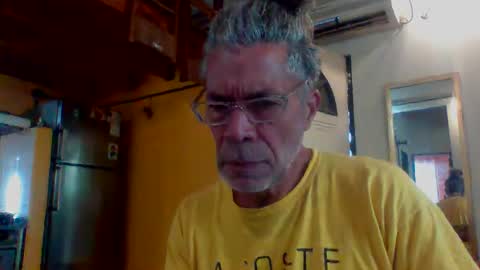 Snapshot of discretopasivo chatting on 03/07/26, 12:02 discretopasivo online show from 03/07/26, 12:02