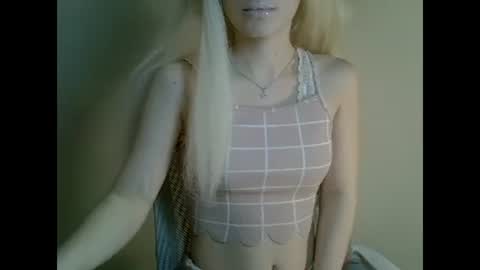 Snapshot of ditamilton chatting on 12/17/24, 03:49 DitaMilton online show from 12/17/24, 03:49