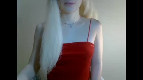 Snapshot of ditamilton chatting on 12/19/24, 08:23 DitaMilton online show from 12/19/24, 08:23